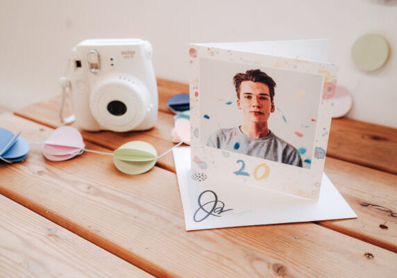 anniversaire-20-ans carte anniversaire 20 ans avec guirlande