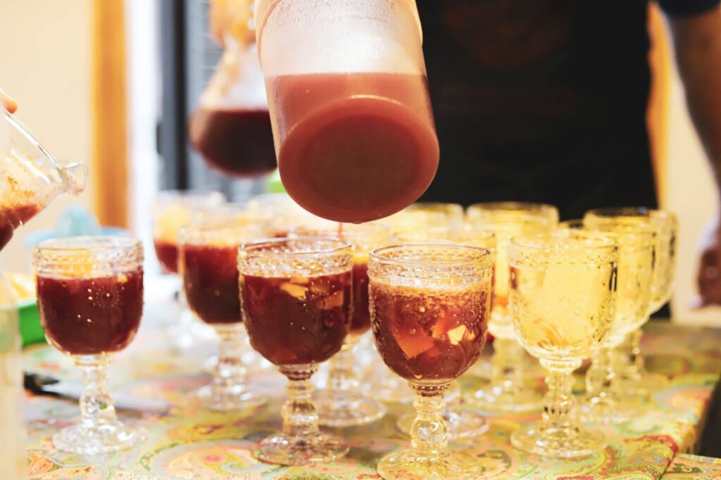 Sangria cuisinée par l'équipe pendant la retreat à barcelone