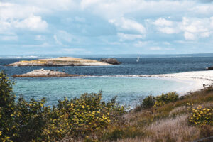 L&rsquo;archipel des Glénan, les eaux turquoise et le sable blanc de Bretagne