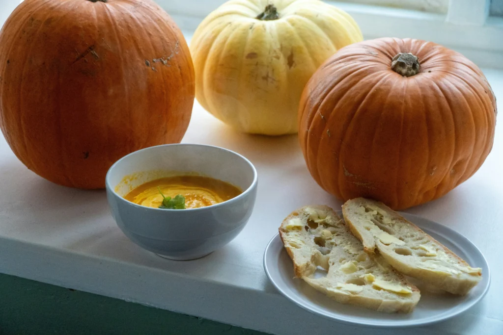 Préparer une recette de saison comme activité d'automne