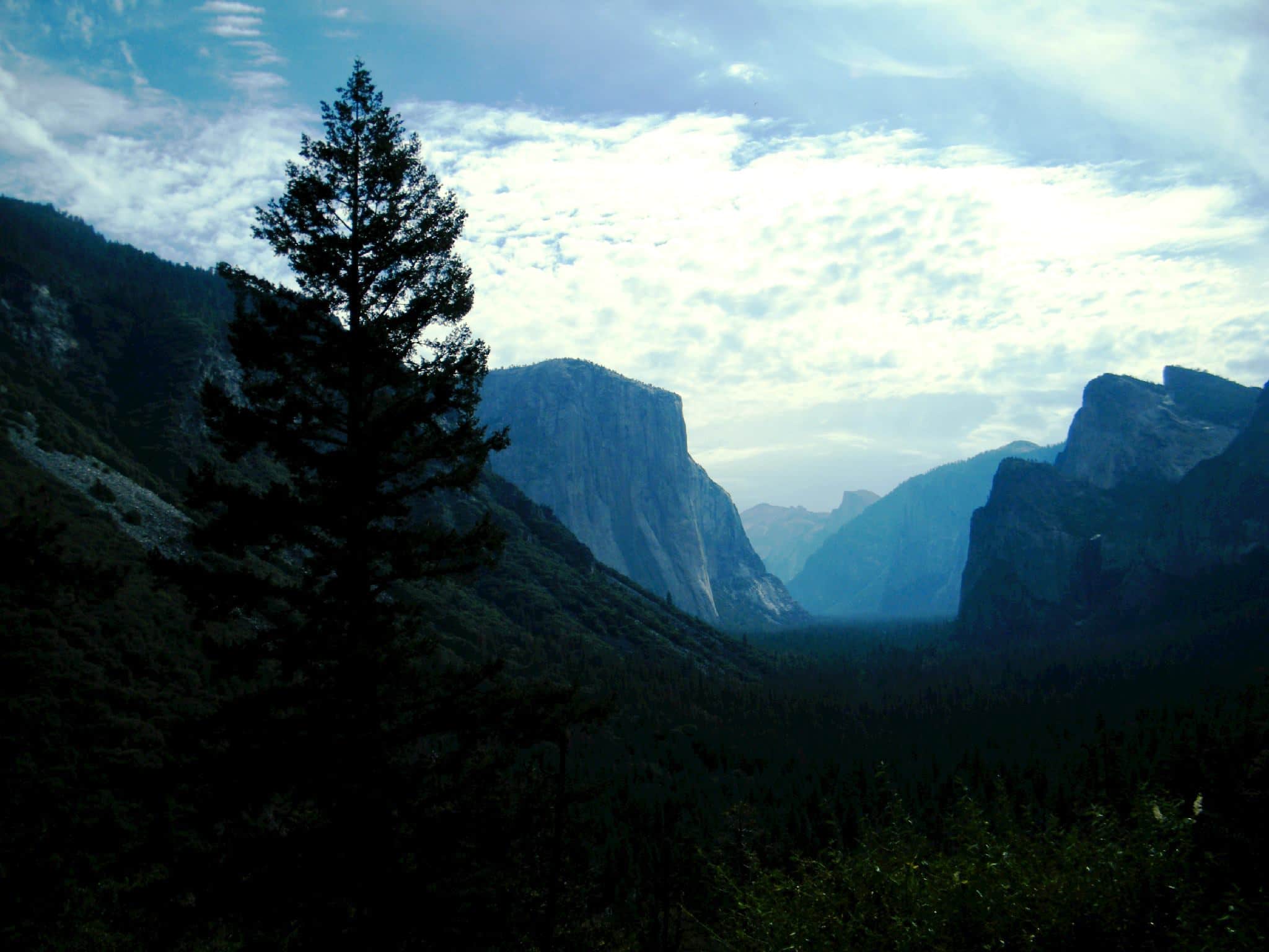 Yosemite-Berge in der Abenddämmerung. Sommer 2015, USA.