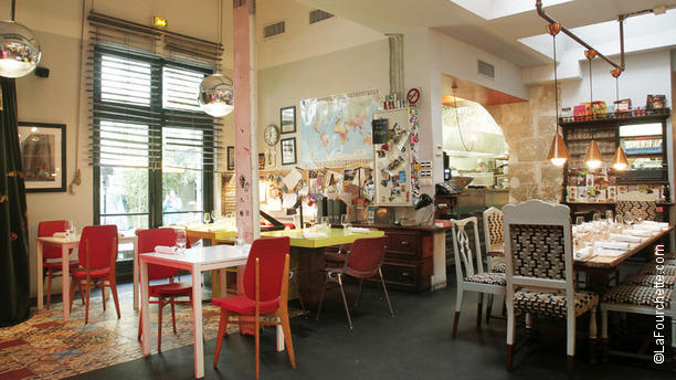 vue intérieure du restaurant Derrière à Paris