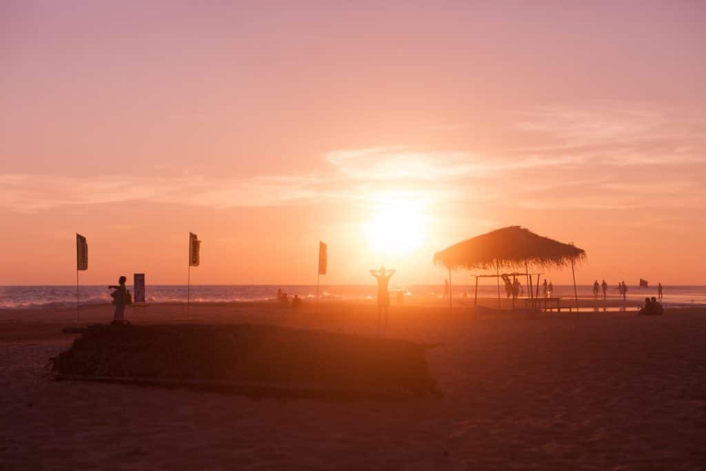 Sonnenuntergang über dem Strand von Hikkaduwa in Sri Lanka