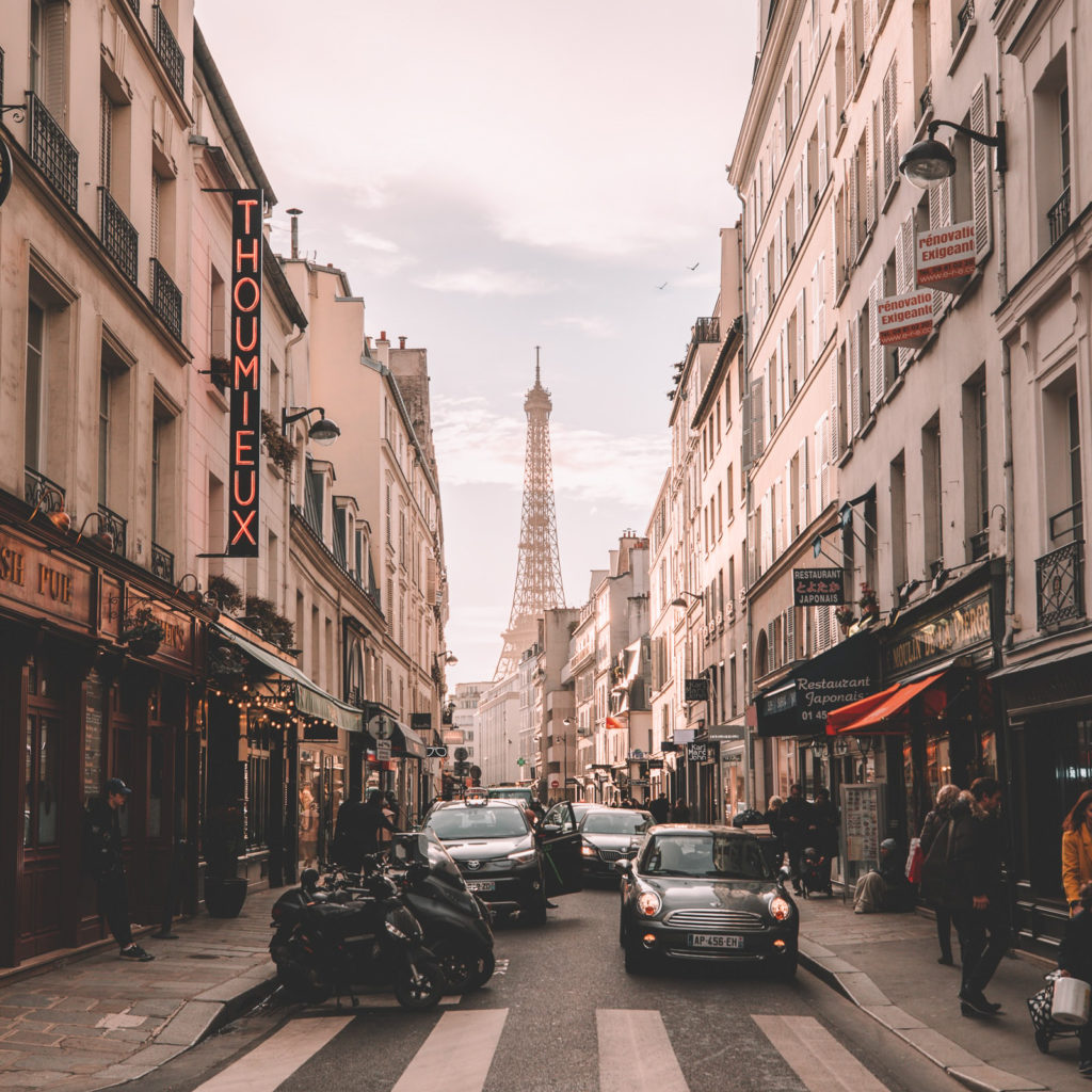 Create A Unique Postcard For Your Stay In Ile De France Fizzer