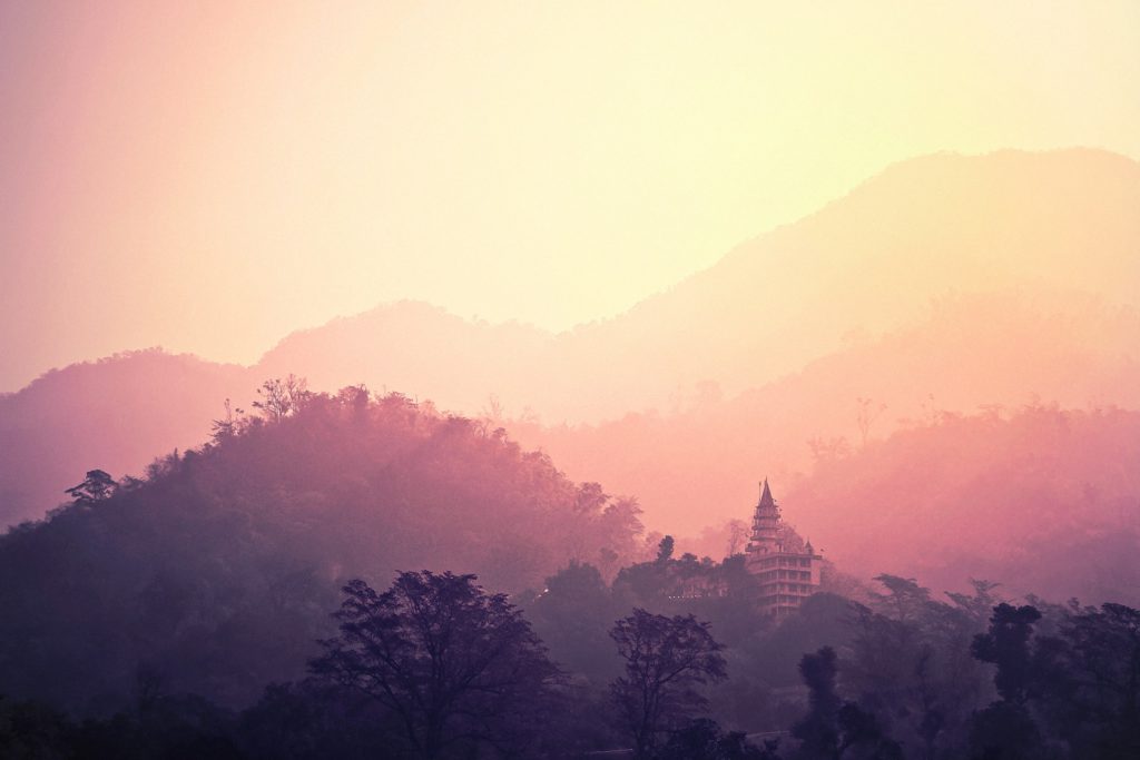 Lever du soleil à Rishikesh, retraite de yoga en Inde