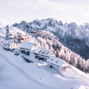 Verschneite Berge für die Weihnachtsferien 2019