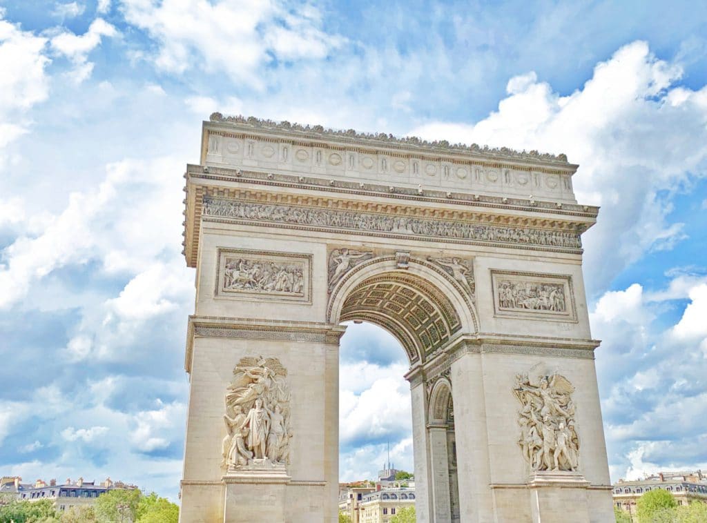 Arc-de-Triomphe, Pariser Denkmal, das das Grab des unbekannten Soldaten beherbergt