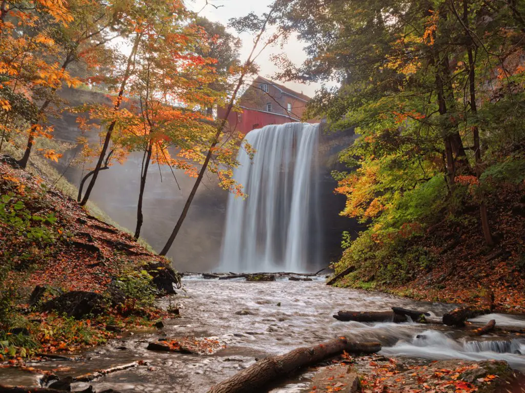 Wasserfall, reisen Sie im Herbst nach Kanada