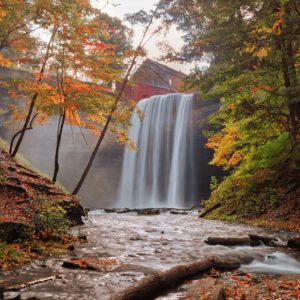 Wasserfall, reisen Sie im Herbst nach Kanada