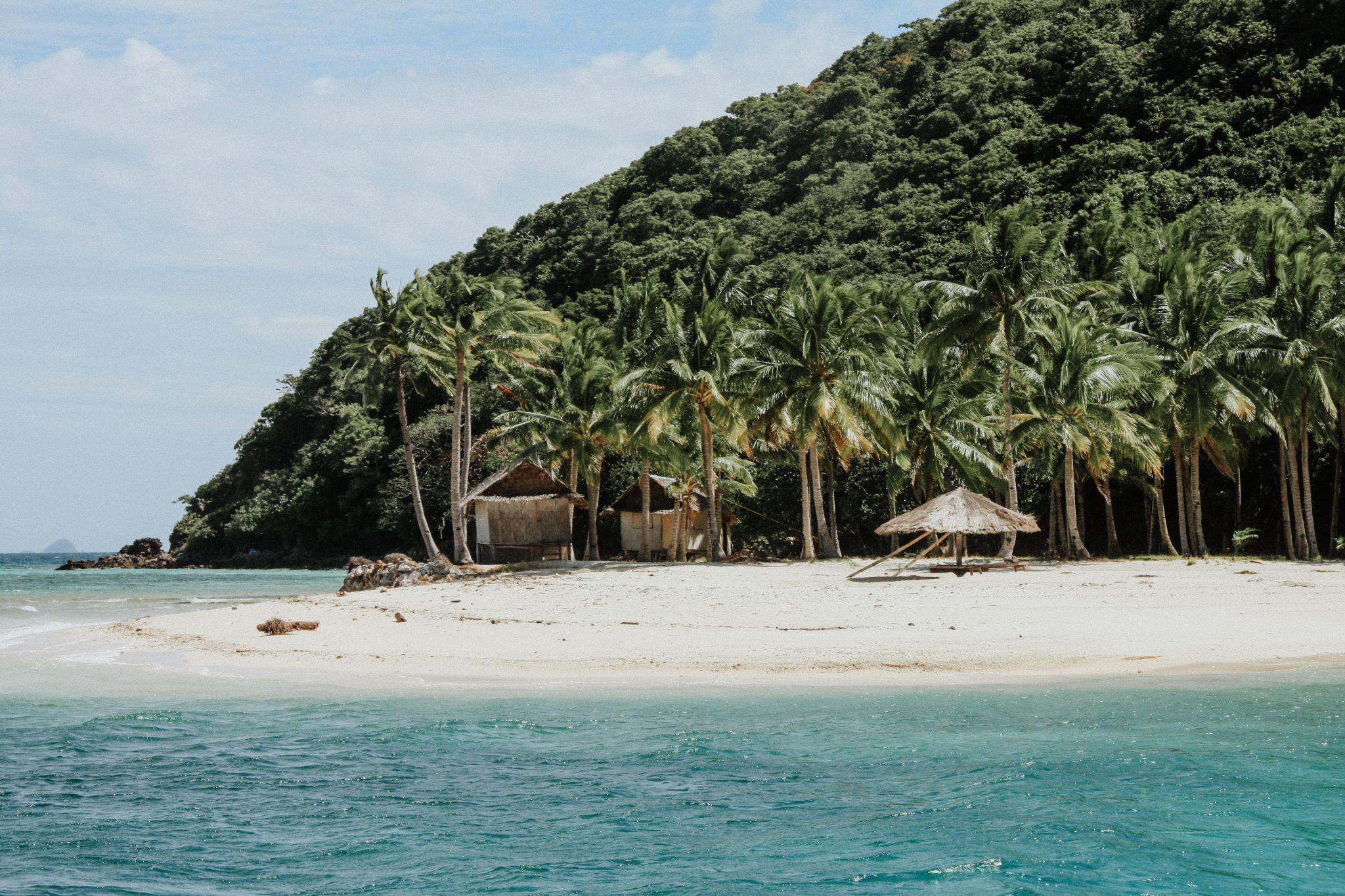 Insel und Strand im Bacuit-Archipel auf den Philippinen