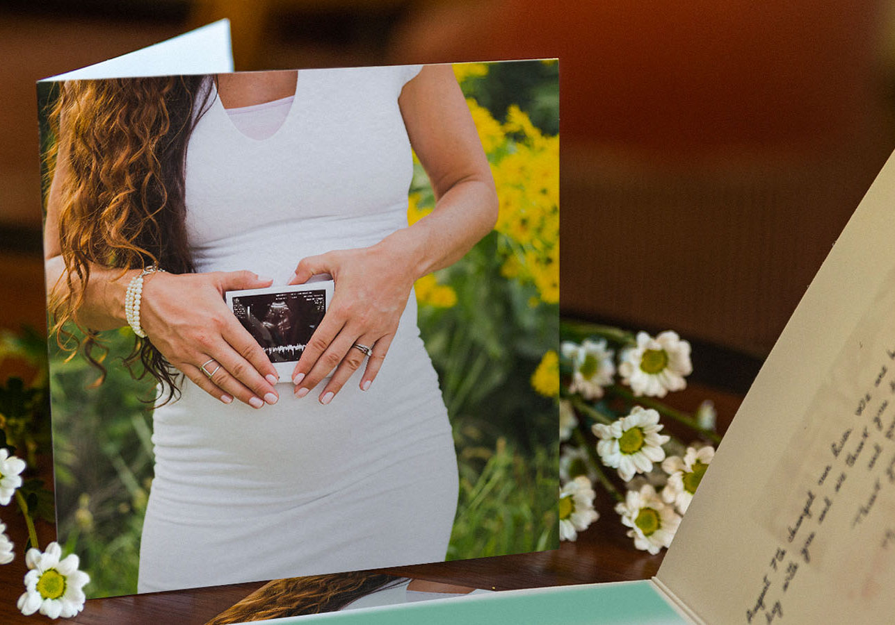 Ultraschallkarte zur Schwangerschaftsankündigung der Familie