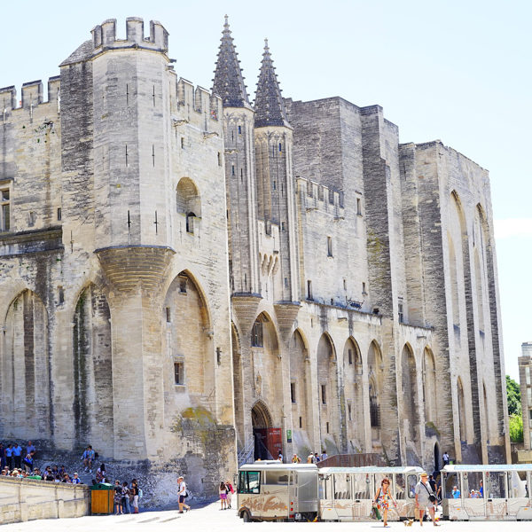 palace-of-the-popes-avignon