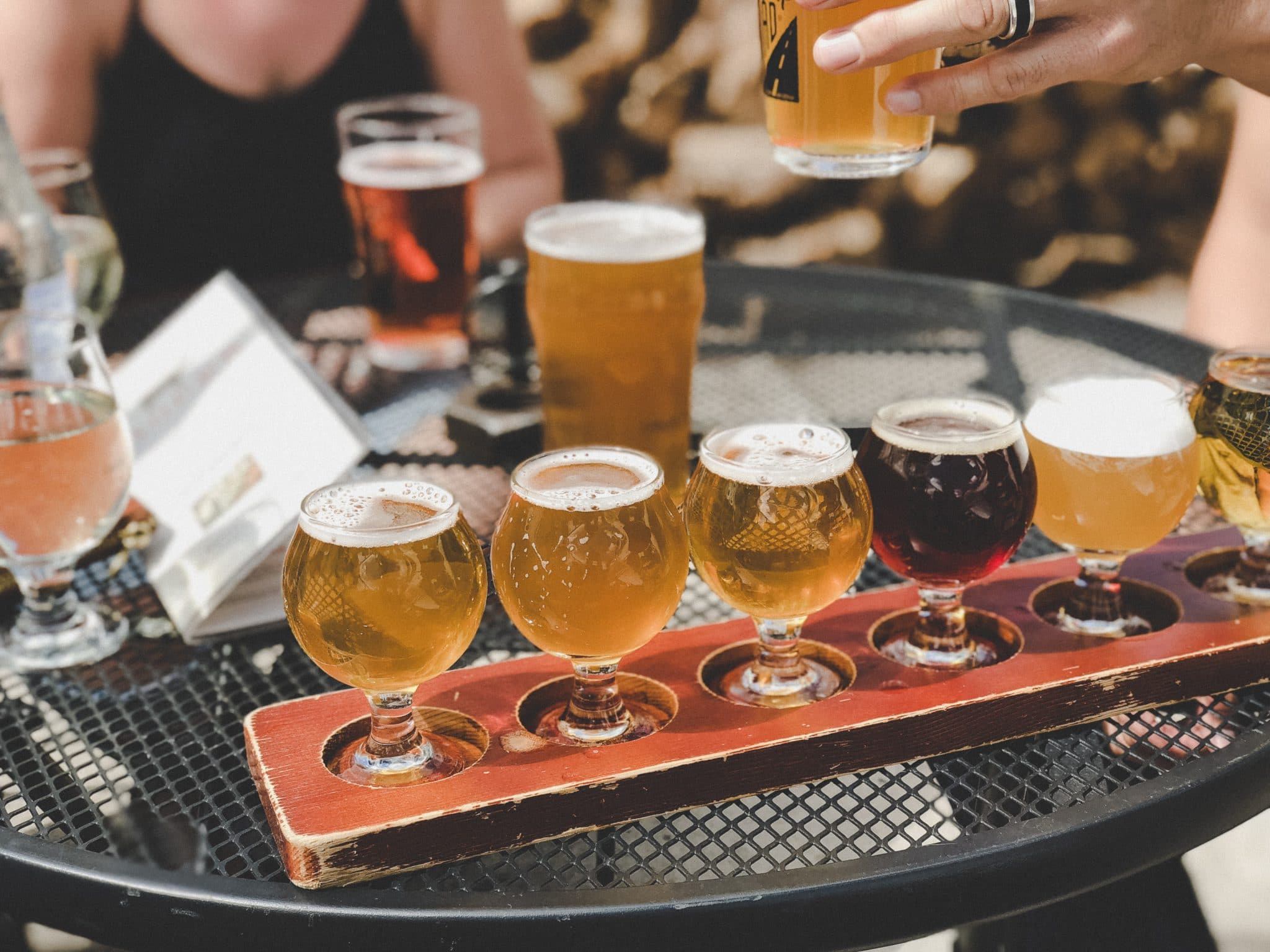 Biere auf einem Tisch