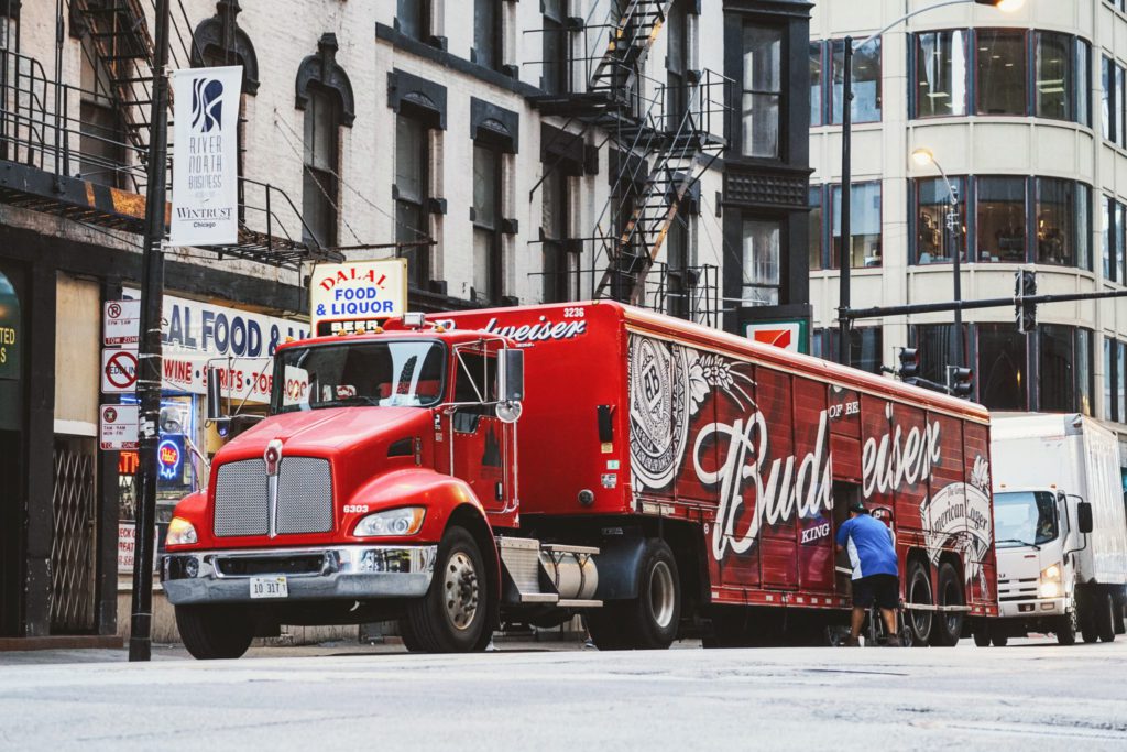 Camion rouge Budweiser aux Etats-Unis