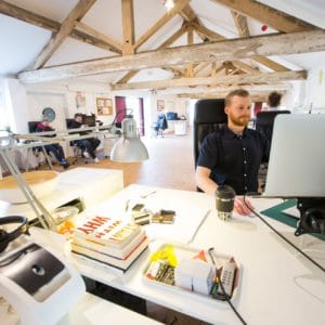 S'occuper au bureau pendant l'été