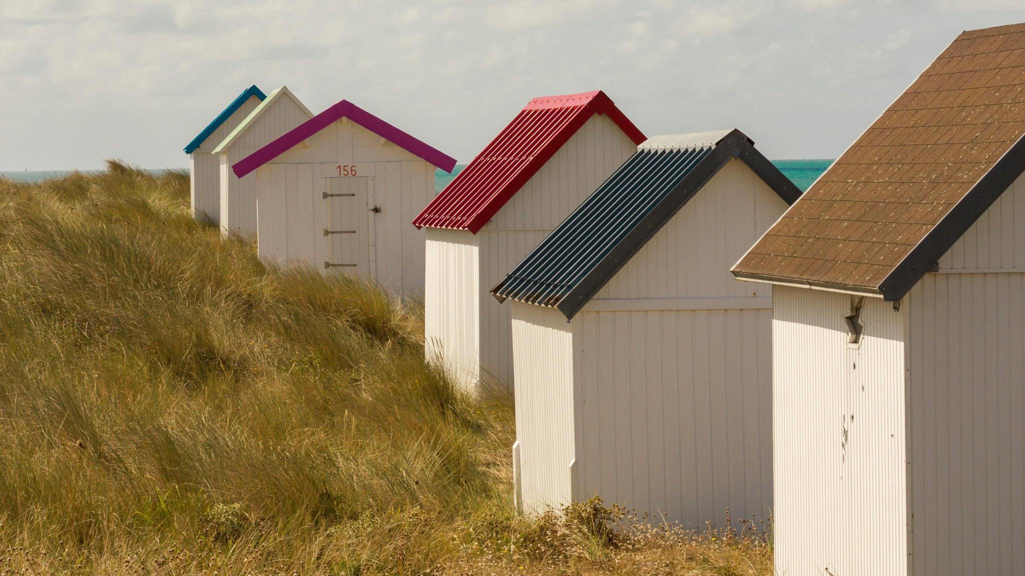 Cabanes de Gouville-sur-Mer im Ärmelkanal in der Normandie