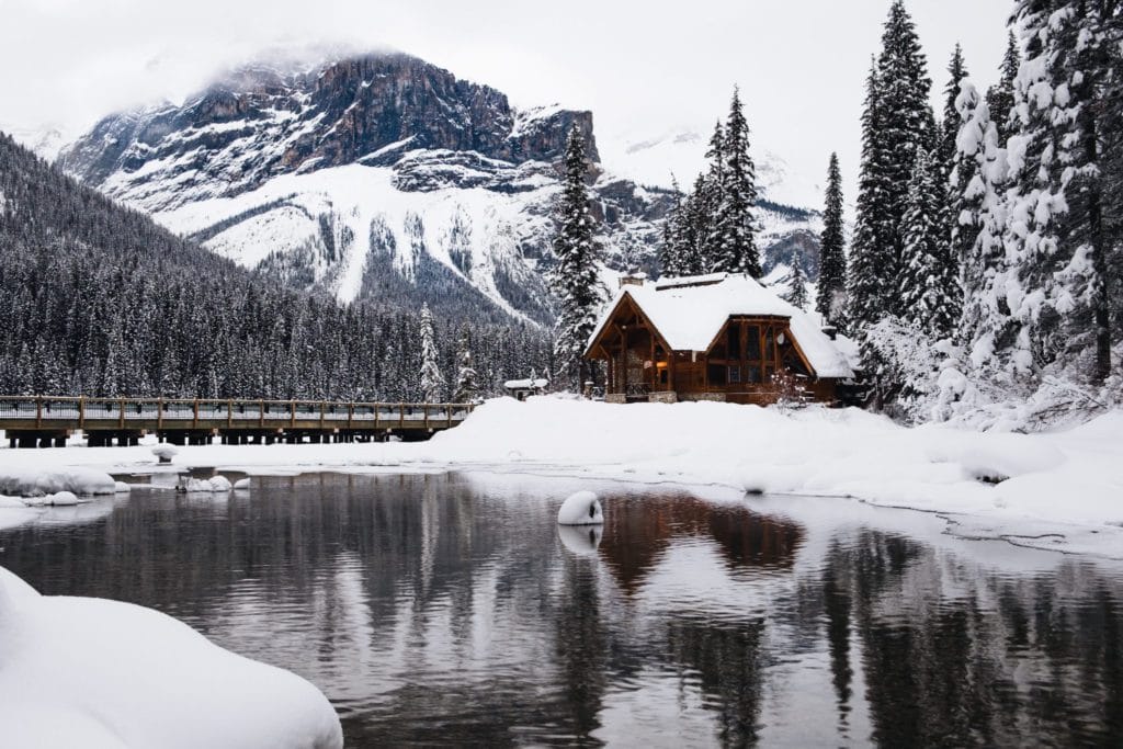 Verschneites Chalet in Kanada Weihnachtsferien 2019