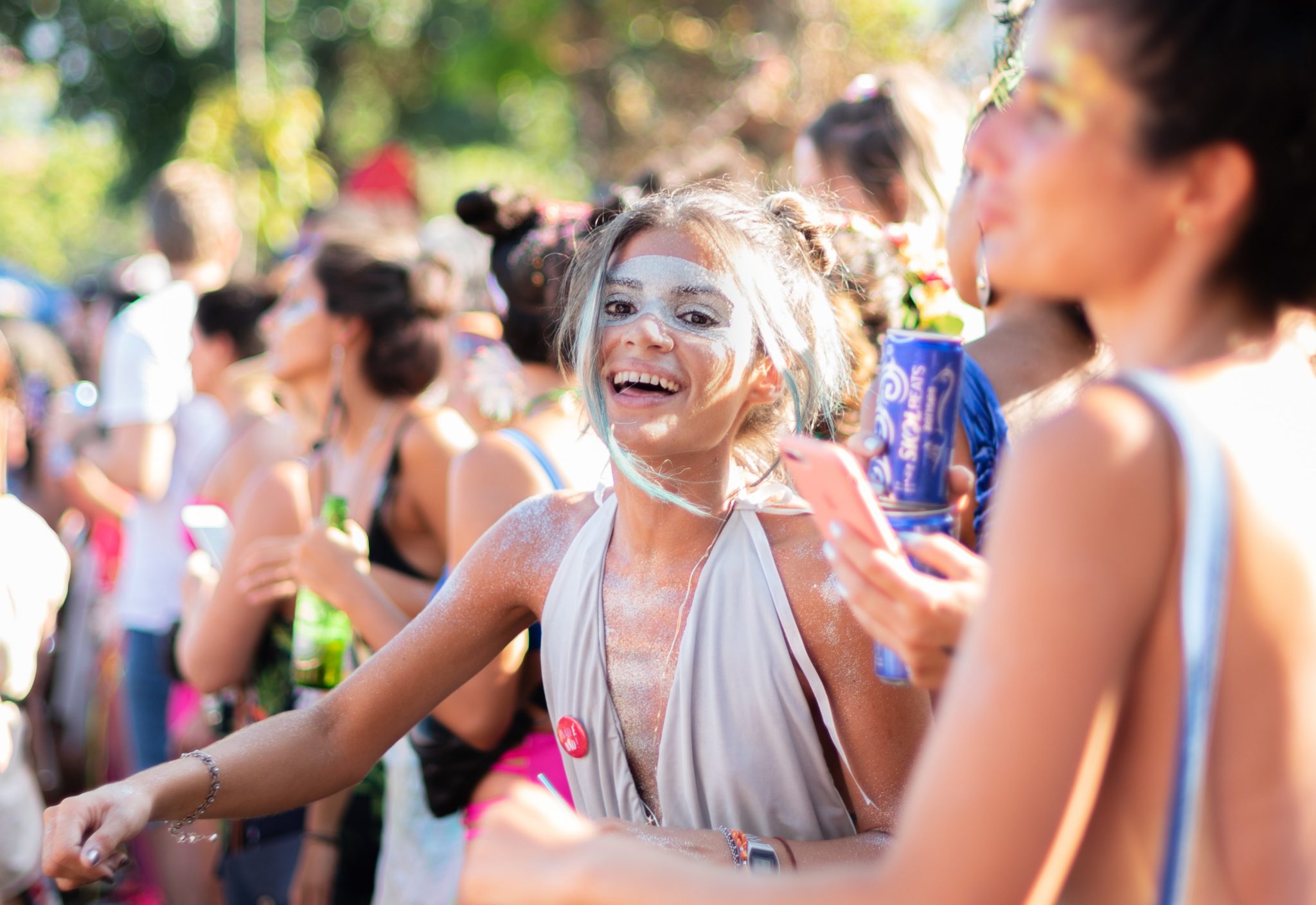 Fille maquillee au carnaval de rio