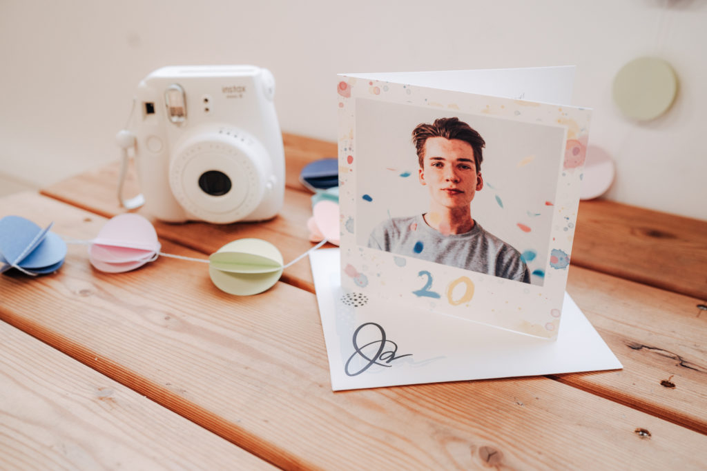 Carte d'anniversaire 20 ans avec photo a personnaliser