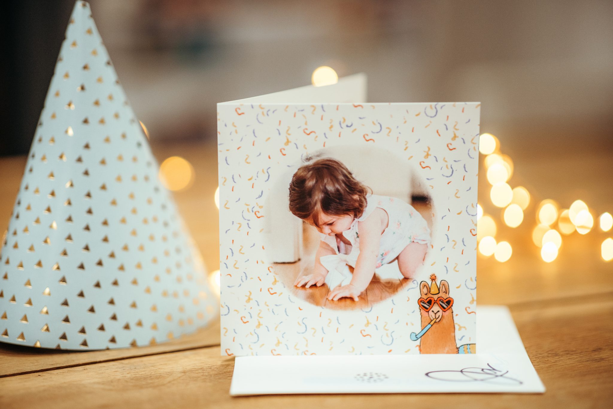 carte d'anniversaire pour enfant avec confettis et lama