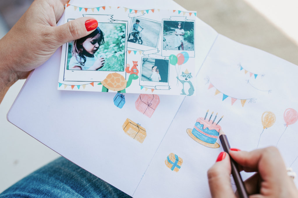 Kinderpostkarte mit Notizbuch-Geburtstagszeichnungen