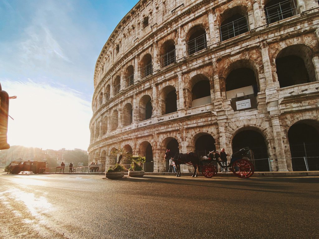 Kolosseum in Rom, Italien, eines der sieben Weltwunder der Moderne, das sich in Europa befindet