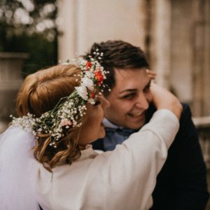 couple lors de ceremonie de mariage civil