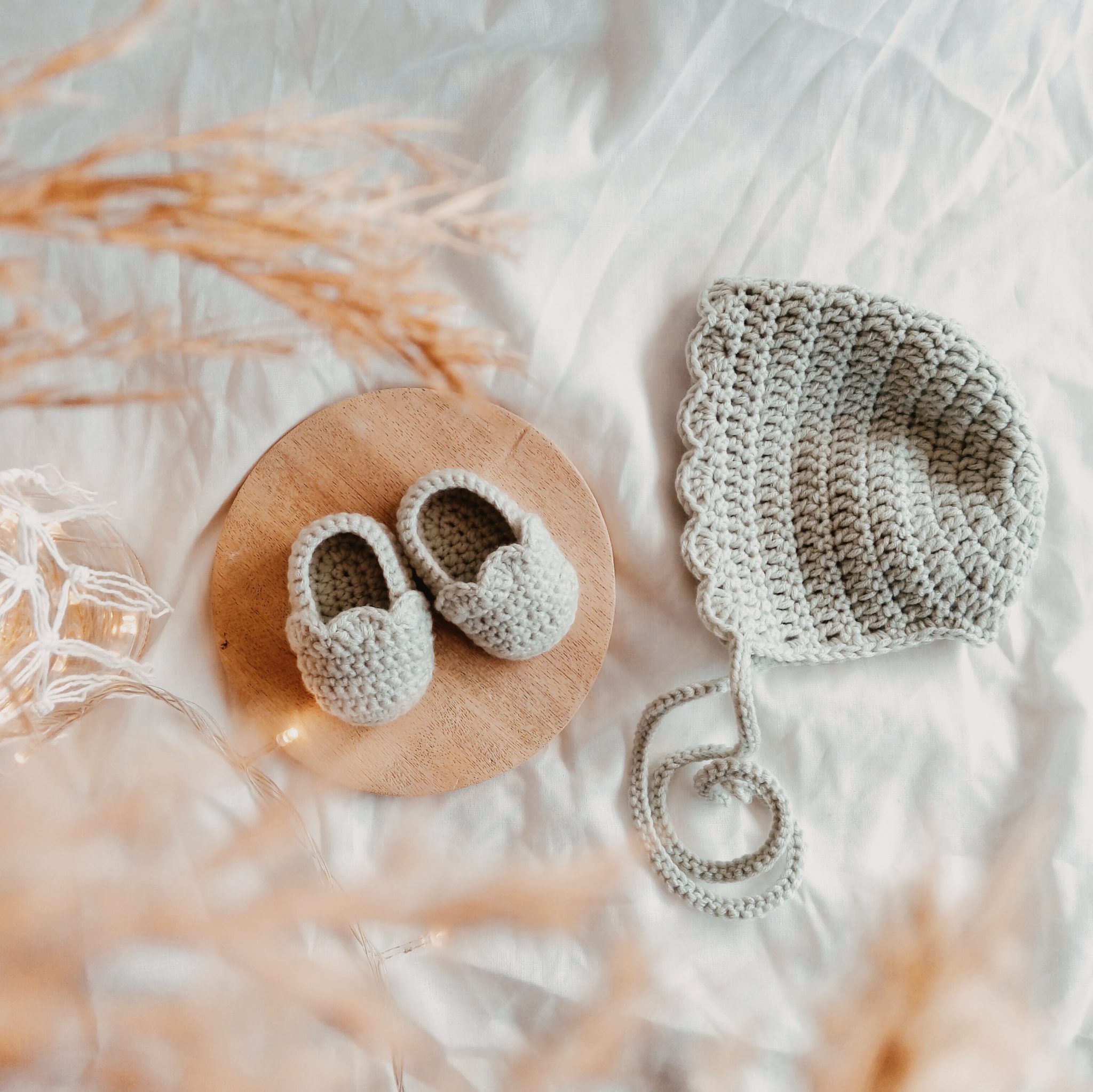 crochet baby hat and booties