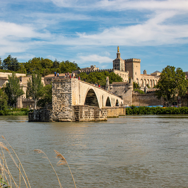discover-the-avignon-bridge