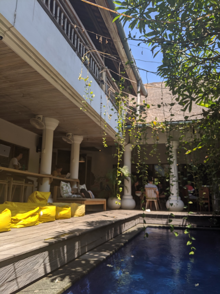 piscine du coworking Dojo Bali