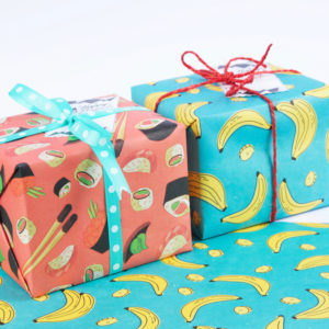 Emballage cadeau de Noel original avec journal, origami, tissu