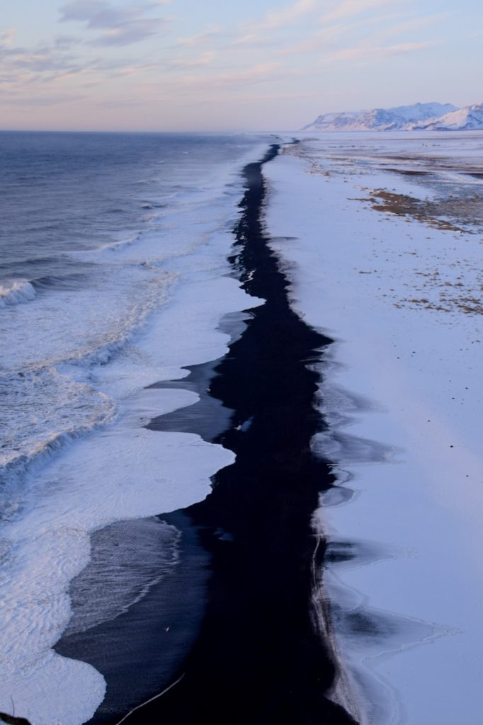 plage de sable volcanique islande