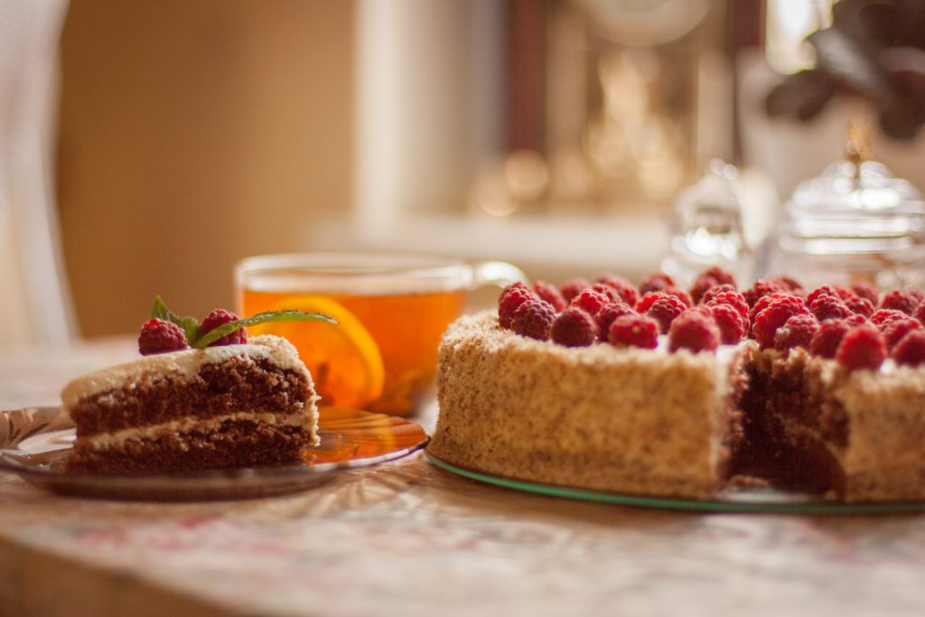 framboisier gateau d'anniversaire adulte aux fruits