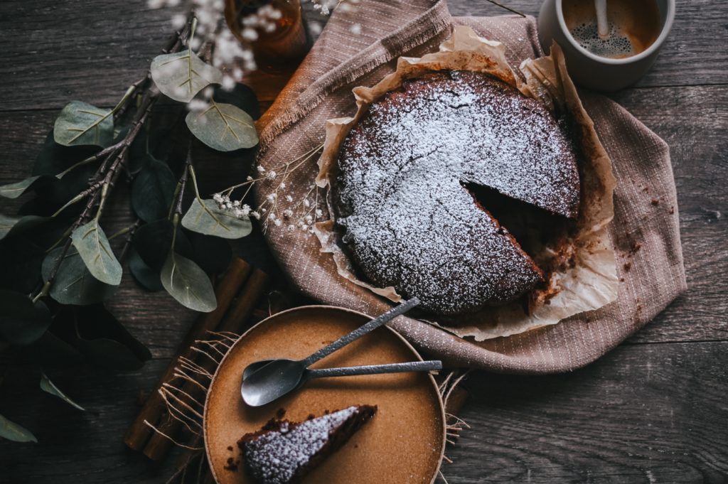 gateau anniversaire pour adulte au chocolat moelleux, coulant, fondant, brownie