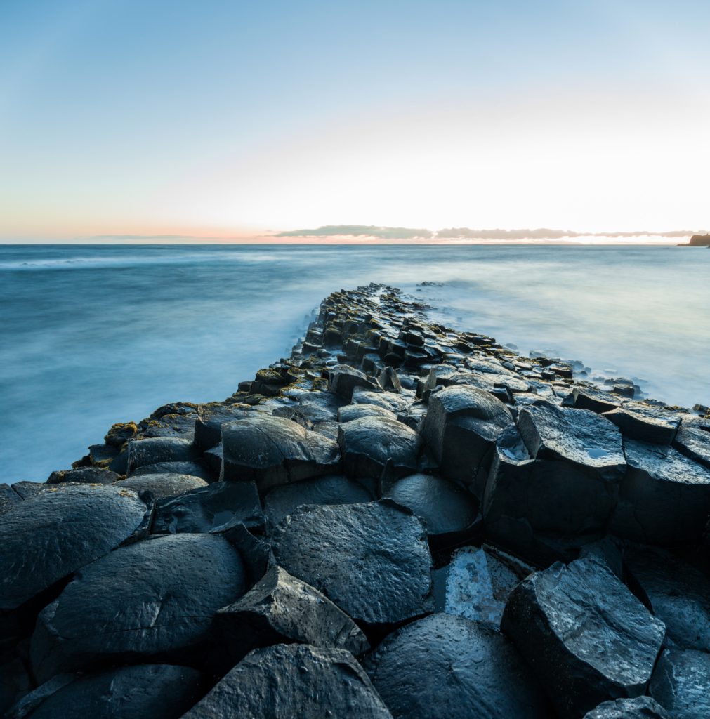 chaussee des geants paysage fantaisie en Irlande du Nord