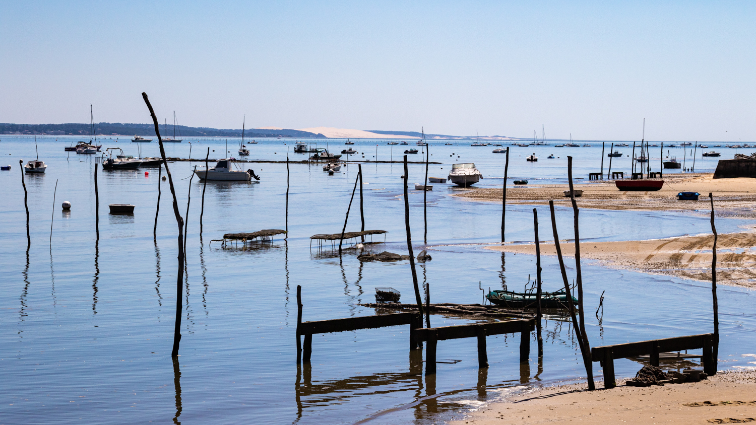 Boote im Becken von Arcachon in Neu-Aquitanien