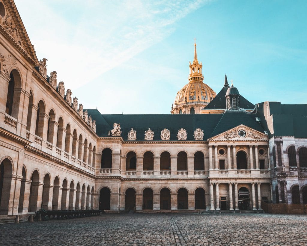 Cour des Invalides à Paris