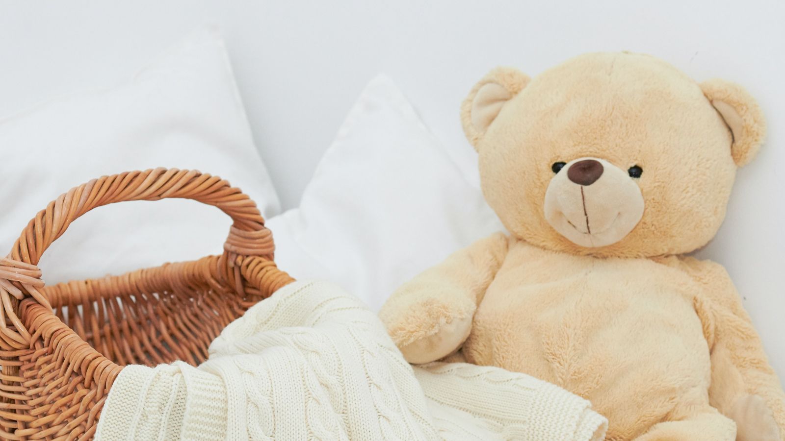 Doudou et valise de maternite pour bebe et maman