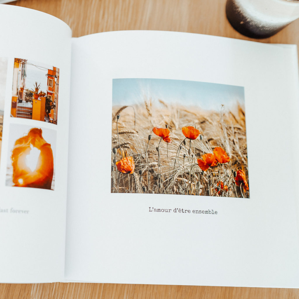 Sommerferien-Fotoalbum mit Mohnblumen und Bildunterschrift