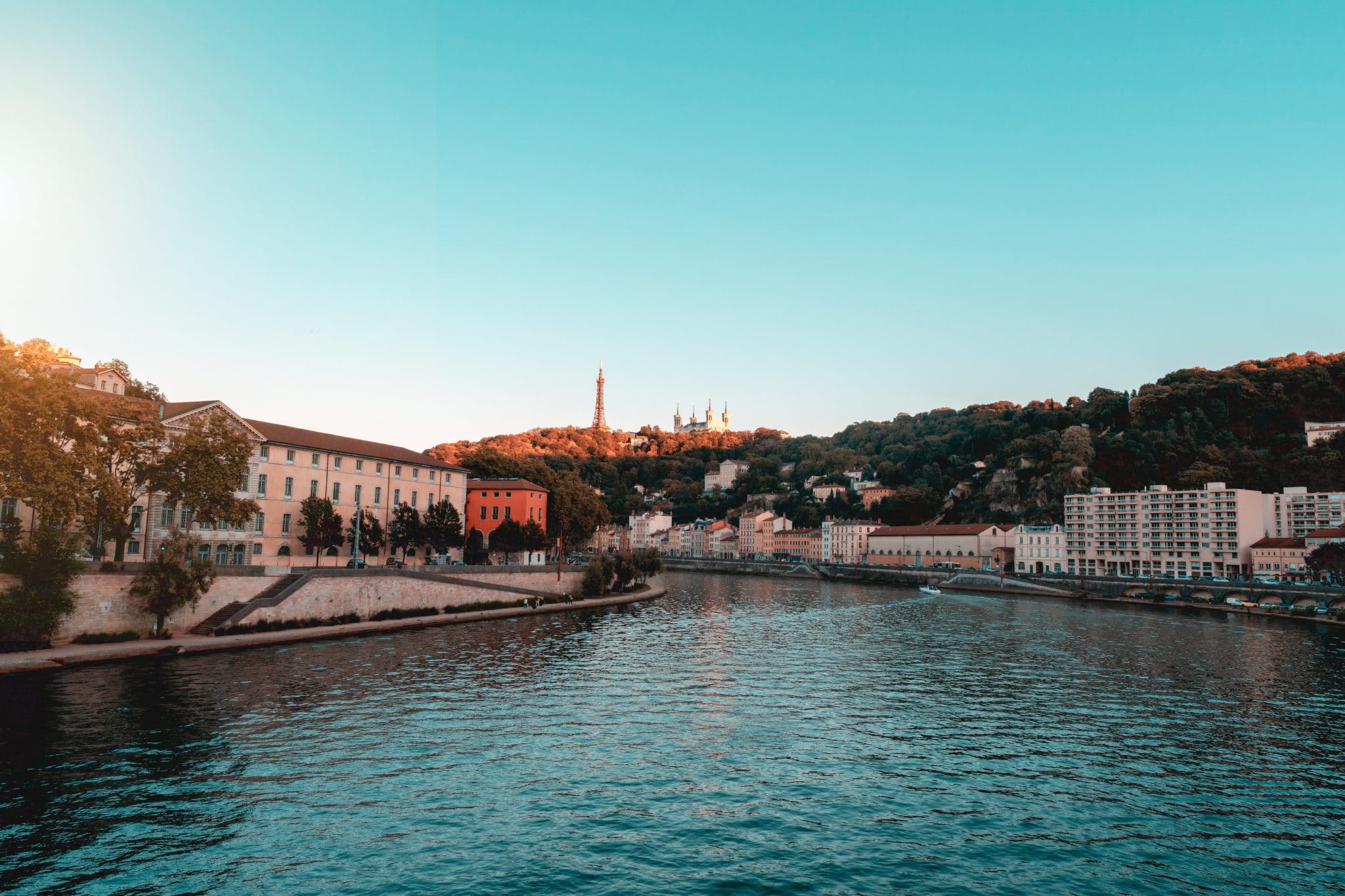 Blick auf Lyon, Kanal und Brücke