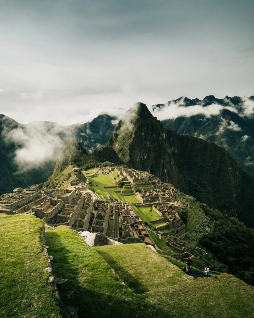 Vue du Machu Picchu lune des 7 merveilles du monde moderne au Perou