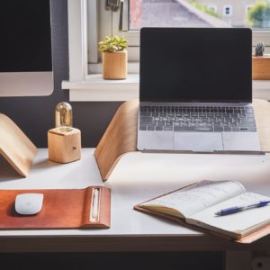 Bureau ergonomique et esthetique pour garder sa motivation en télétravail