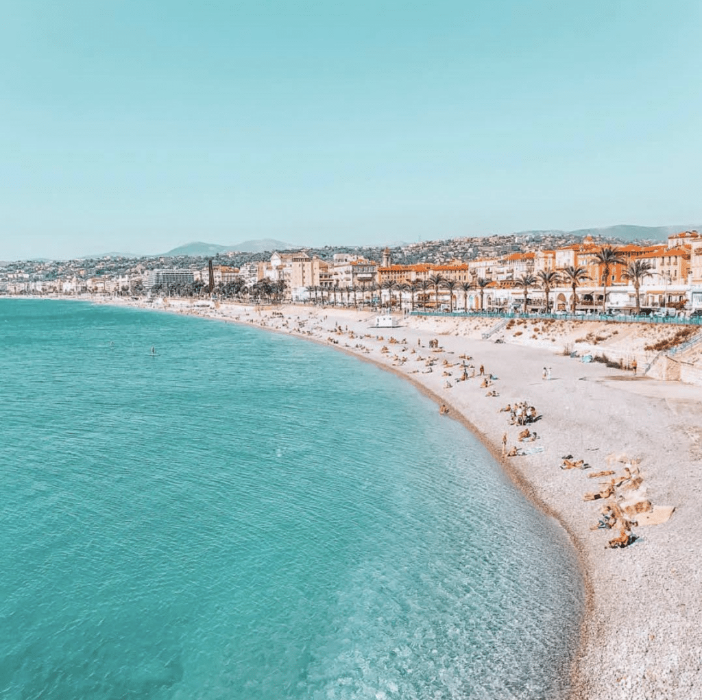 Strand in Nizza, Südfrankreich