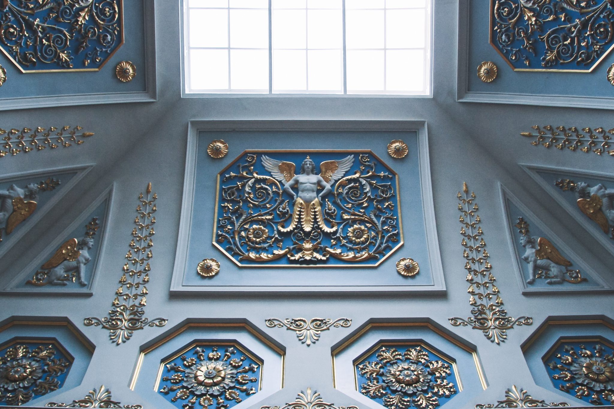 Plafond du Musee de l'Ermitage a Saint-Petersbourg en Russie