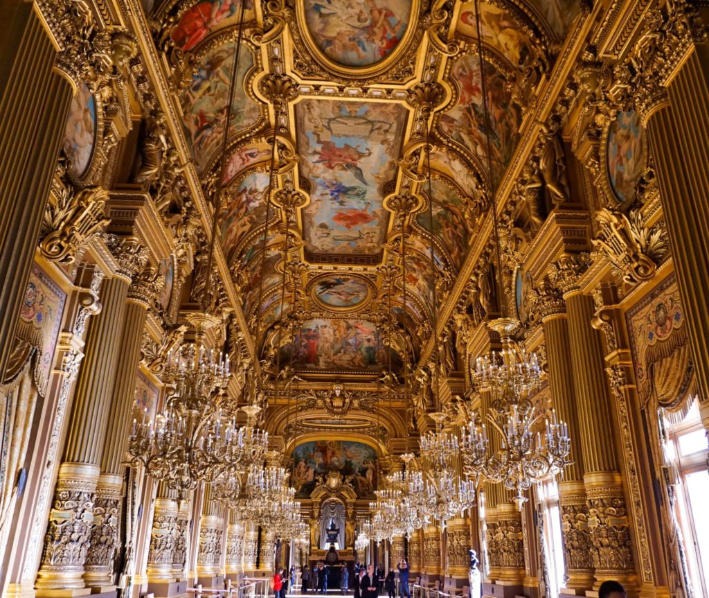 Palais Garnier, monument parisien également dédié à l'opera