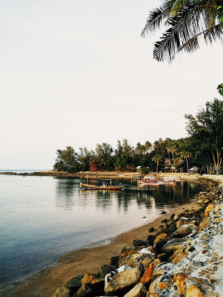 plage dans une baie thailandaise