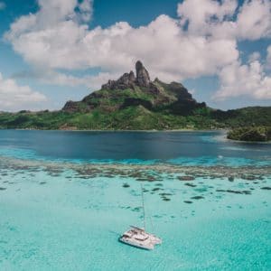 Türkisfarbene Landschaften Französisch-Polynesiens, ideal für Flitterwochen
