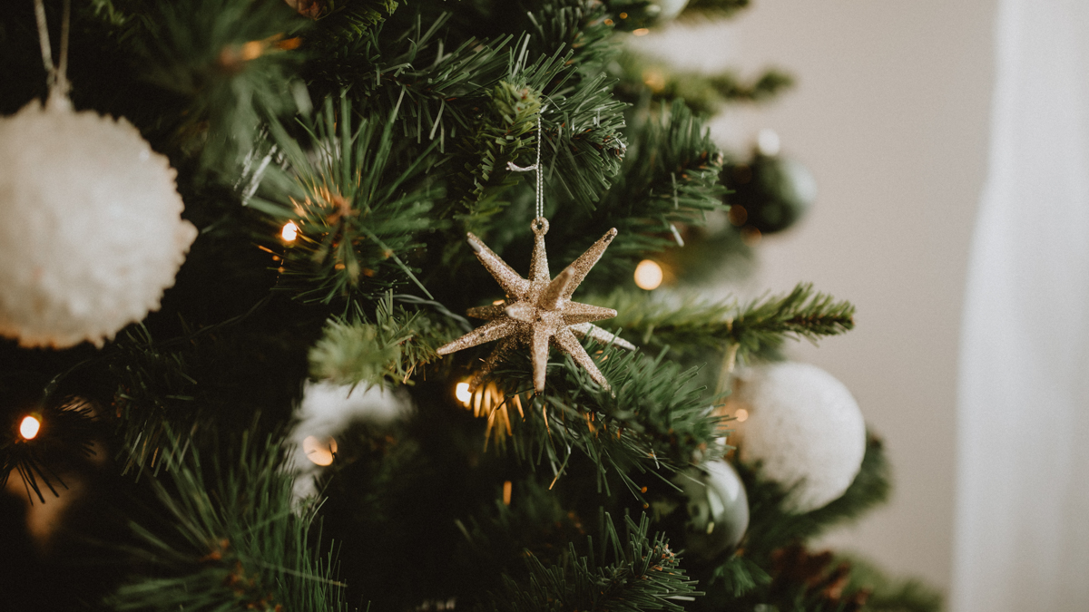 9 façons de rendre votre sapin de Noël original