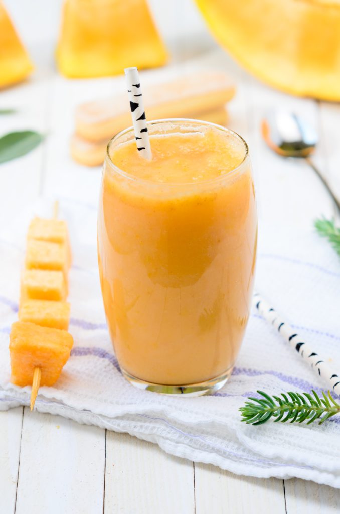 Smoothie mangue citron vert ananas