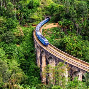 Train bleu de Kandy à Ella